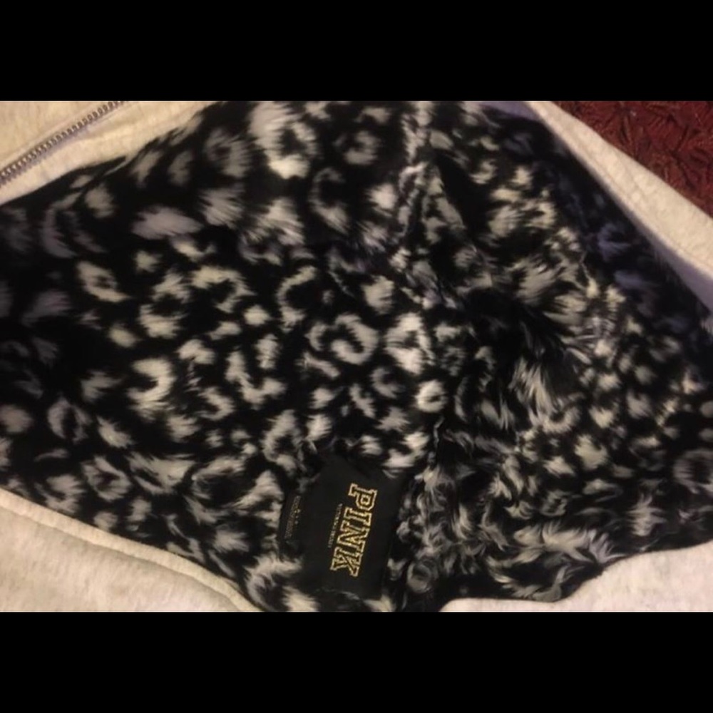 LIMITED EDITON VS PINK fleece lined hoodie